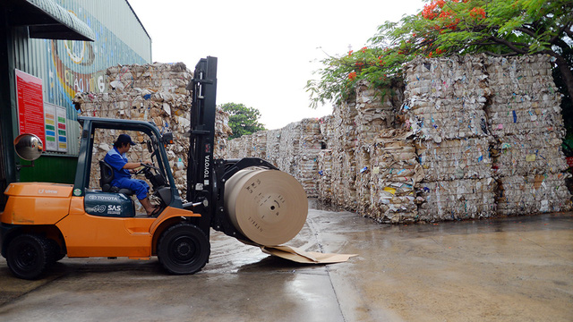  Trung Quốc đang gom sạch giấy cuộn từ Việt Nam 